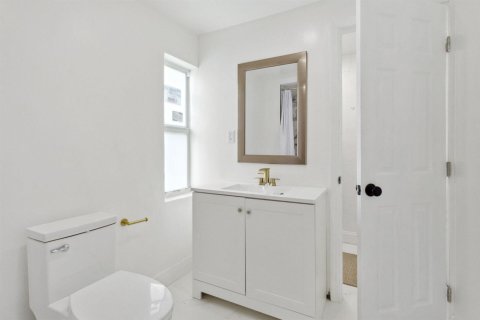 House in Fort Lauderdale, Florida 3 bedrooms, 104.24 sq.m. № 2077740 - photo 15