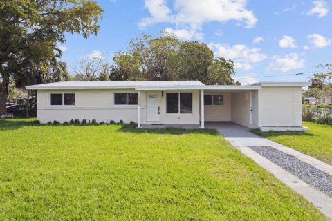 House in Fort Lauderdale, Florida 3 bedrooms, 104.24 sq.m. № 2077740 - photo 3