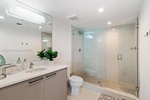 Condominio en venta en Bay Harbor Islands, Florida, 2 dormitorios, 88.72 m2 № 1694963 - foto 13