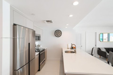 Condominio en venta en Bay Harbor Islands, Florida, 2 dormitorios, 88.72 m2 № 1694963 - foto 9