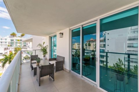 Condominio en venta en Bay Harbor Islands, Florida, 2 dormitorios, 88.72 m2 № 1694963 - foto 23
