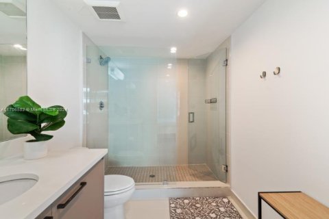 Condominio en venta en Bay Harbor Islands, Florida, 2 dormitorios, 88.72 m2 № 1694963 - foto 22