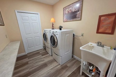House in New Smyrna Beach, Florida 3 bedrooms, 350.15 sq.m. № 2112164 - photo 19