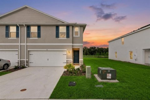 Touwnhouse à vendre à Osteen, Floride: 3 chambres, 163.32 m2 № 2306362 - photo 2