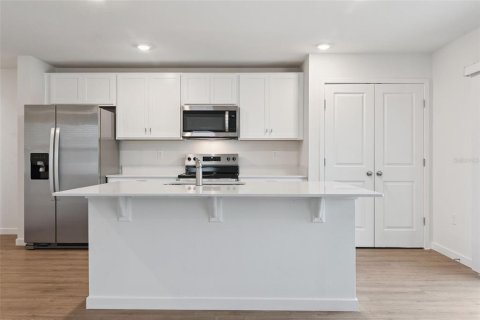 Touwnhouse à vendre à Osteen, Floride: 3 chambres, 163.32 m2 № 2306362 - photo 9