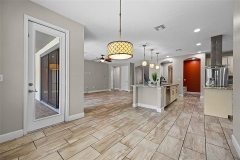 Casa en venta en Kissimmee, Florida, 6 dormitorios, 490.52 m2 № 1858122 - foto 23