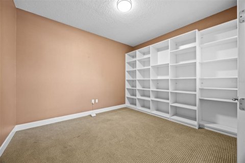 Casa en venta en Kissimmee, Florida, 6 dormitorios, 490.52 m2 № 1858122 - foto 30