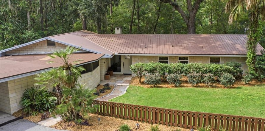House in Gainesville, Florida 3 bedrooms, 185.9 sq.m. № 2267545