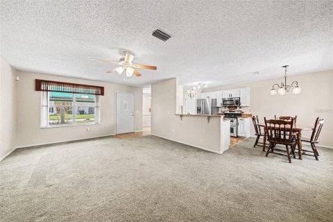 House in The Villages, Florida 2 bedrooms, 112.97 sq.m. № 2217578 - photo 3