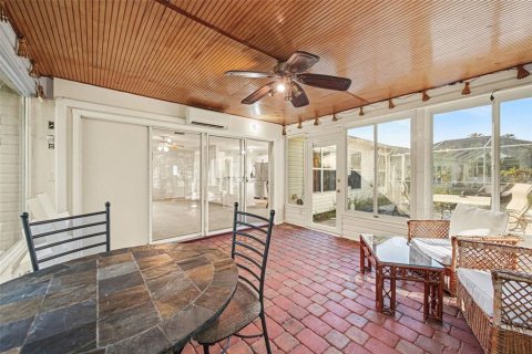 House in The Villages, Florida 2 bedrooms, 112.97 sq.m. № 2217578 - photo 19