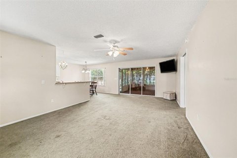 House in The Villages, Florida 2 bedrooms, 112.97 sq.m. № 2217578 - photo 7