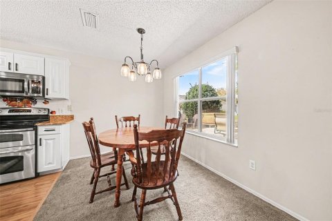 House in The Villages, Florida 2 bedrooms, 112.97 sq.m. № 2217578 - photo 6