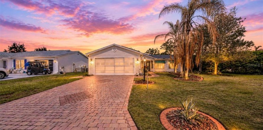 House in The Villages, Florida 2 bedrooms, 112.97 sq.m. № 2217578