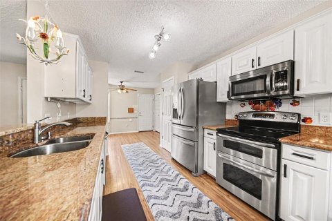 House in The Villages, Florida 2 bedrooms, 112.97 sq.m. № 2217578 - photo 4