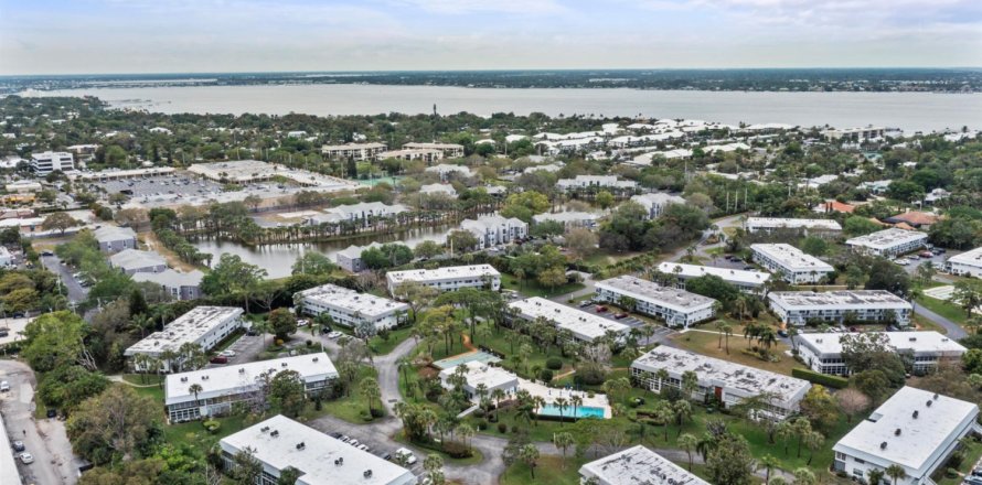 Condo in Stuart, Florida, 1 bedroom № 1051035