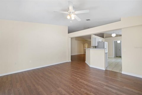 Casa en venta en Tavares, Florida, 4 dormitorios, 173.54 m2 № 1903033 - foto 11