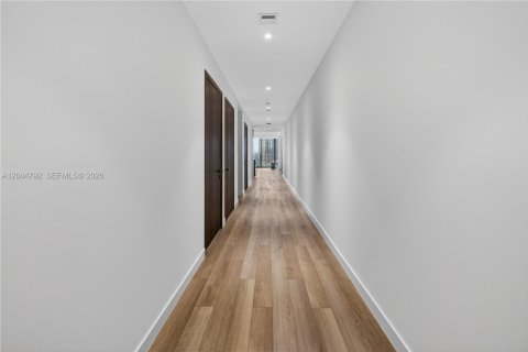 Condo in Miami, Florida, 3 bedrooms № 2251773 - photo 2