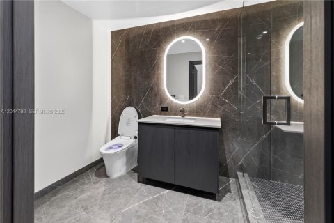 Condo in Miami, Florida, 3 bedrooms № 2251773 - photo 3