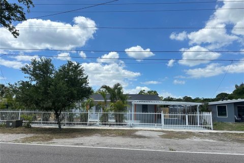 Casa en Tampa, Florida 4 dormitorios, 113.81 m2 № 2126378