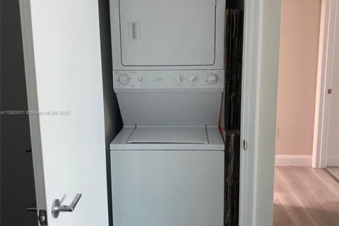 Снять в аренду кондоминиум в Майами, Флорида 1 спальня, 68.56м2, № 1890914 - фото 7