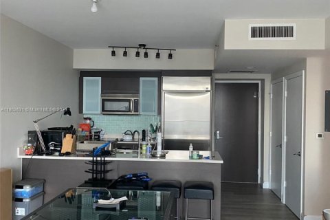 Снять в аренду кондоминиум в Майами, Флорида 1 спальня, 68.56м2, № 1890914 - фото 3