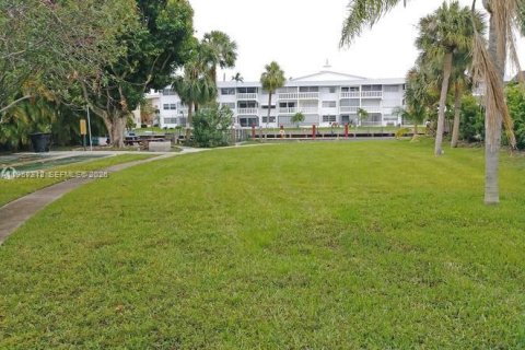 Condominio en alquiler en Hallandale Beach, Florida, 1 dormitorio, 74.32 m2 № 2011267 - foto 16