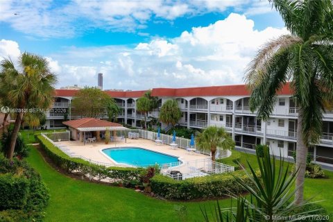 Condominio en alquiler en Hallandale Beach, Florida, 1 dormitorio, 74.32 m2 № 2011267 - foto 12