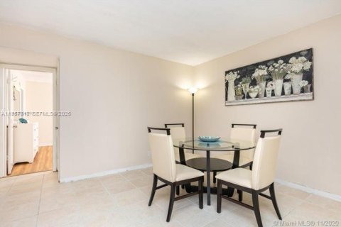 Condominio en alquiler en Hallandale Beach, Florida, 1 dormitorio, 74.32 m2 № 2011267 - foto 7