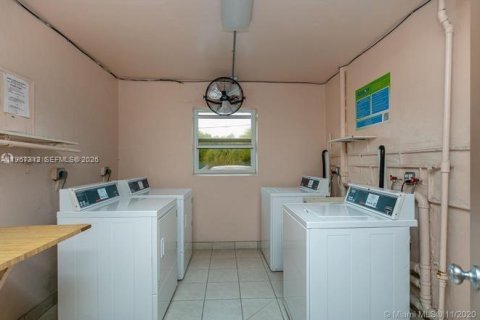 Condominio en alquiler en Hallandale Beach, Florida, 1 dormitorio, 74.32 m2 № 2011267 - foto 13