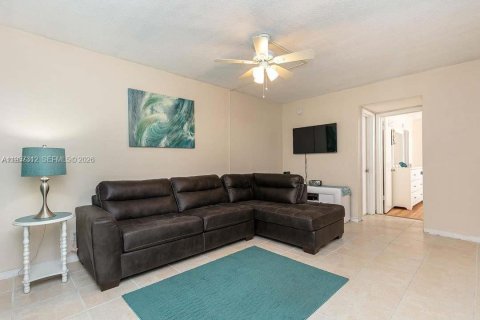 Condominio en alquiler en Hallandale Beach, Florida, 1 dormitorio, 74.32 m2 № 2011267 - foto 3