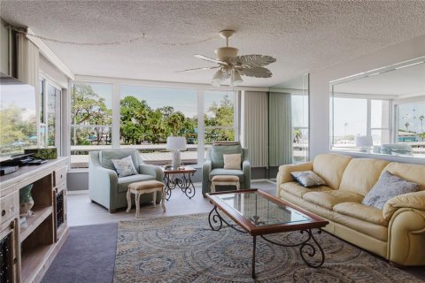 Condo in Dunedin, Florida, 2 bedrooms  № 1852752 - photo 8