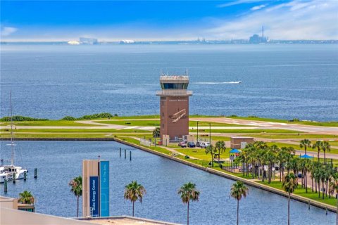 Condo in Saint Petersburg, Florida, 2 bedrooms  № 1841818 - photo 19