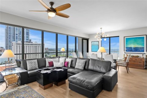 Condo in Saint Petersburg, Florida, 2 bedrooms  № 1841818 - photo 9