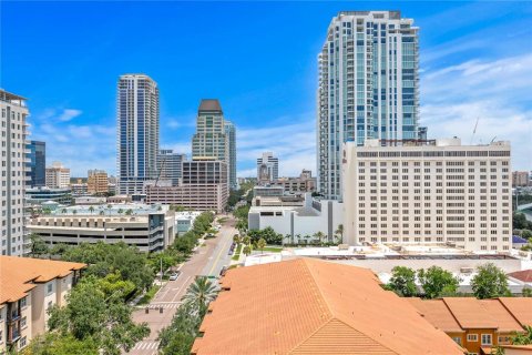 Condo in Saint Petersburg, Florida, 2 bedrooms  № 1841818 - photo 13