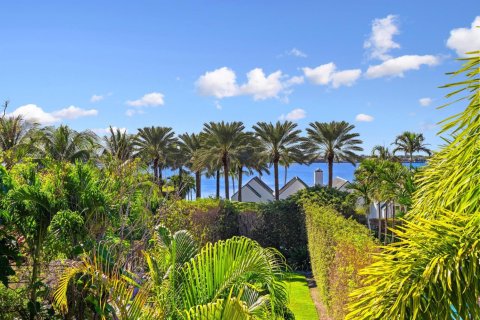Villa ou maison à vendre à Palm Beach, Floride: 3 chambres, 319.96 m2 № 2081780 - photo 2