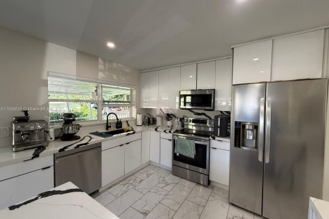 Купить виллу или дом в Дания-Бич, Флорида 4 спальни, 166.76м2, № 1957210 - фото 13