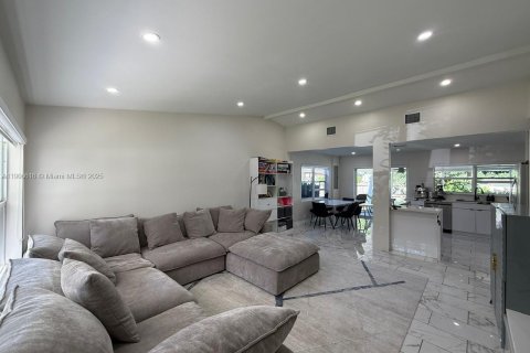 Купить виллу или дом в Дания-Бич, Флорида 4 спальни, 166.76м2, № 1957210 - фото 9