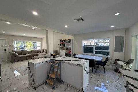 Купить виллу или дом в Дания-Бич, Флорида 4 спальни, 166.76м2, № 1957210 - фото 15
