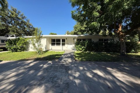 Купить виллу или дом в Дания-Бич, Флорида 4 спальни, 166.76м2, № 1957210 - фото 1