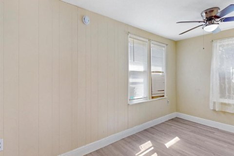 Villa ou maison à vendre à Fruitland Park, Floride: 3 chambres, 134.52 m2 № 2123572 - photo 11