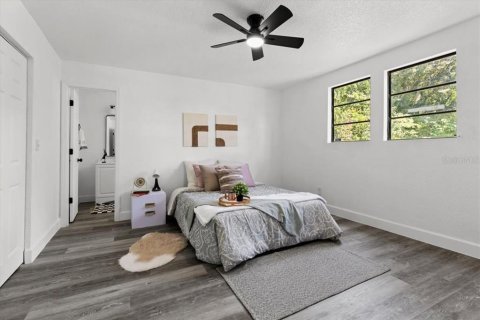 House in Tampa, Florida 5 bedrooms, 159.42 sq.m. № 1806545 - photo 14