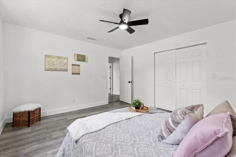 House in Tampa, Florida 5 bedrooms, 159.42 sq.m. № 1806545 - photo 15