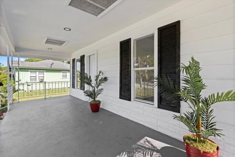 House in Tampa, Florida 5 bedrooms, 159.42 sq.m. № 1806545 - photo 4