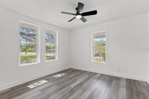 House in Tampa, Florida 5 bedrooms, 159.42 sq.m. № 1806545 - photo 20