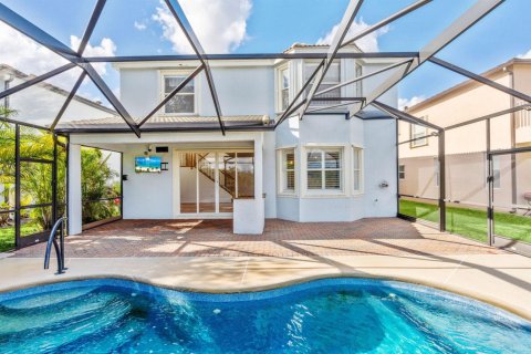 House in Port St. Lucie, Florida 4 bedrooms, 257.53 sq.m. № 2187059 - photo 10