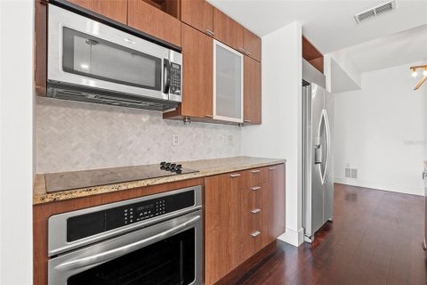 Condo in Tampa, Florida, 1 bedroom  № 1680392 - photo 6