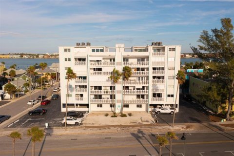 Condominio en Saint Pete Beach, Florida, 2 dormitorios № 2105048
