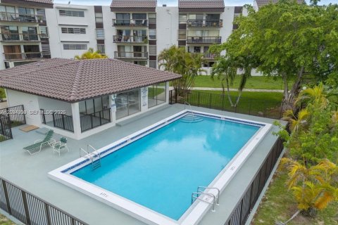 Copropriété à louer à Miami, Floride: 2 chambres, 108.7 m2 № 2390020 - photo 5