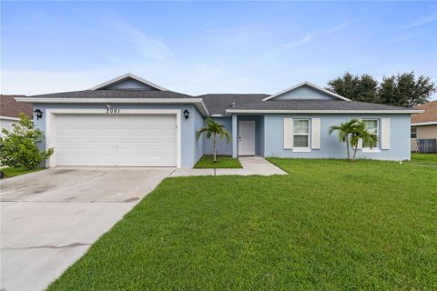 House in Saint Lucie, Florida 4 bedrooms, 177.91 sq.m. № 1913137 - photo 1