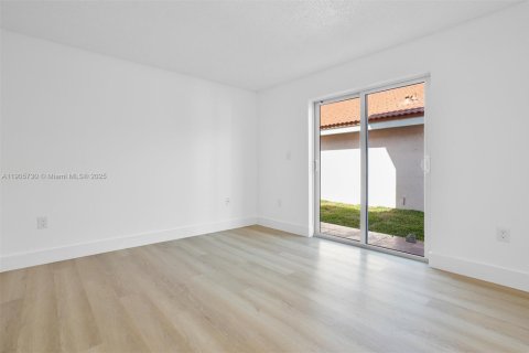 Снять в аренду виллу или дом в Хайалиа, Флорида 4 спальни, 199.18м2, № 1956399 - фото 16